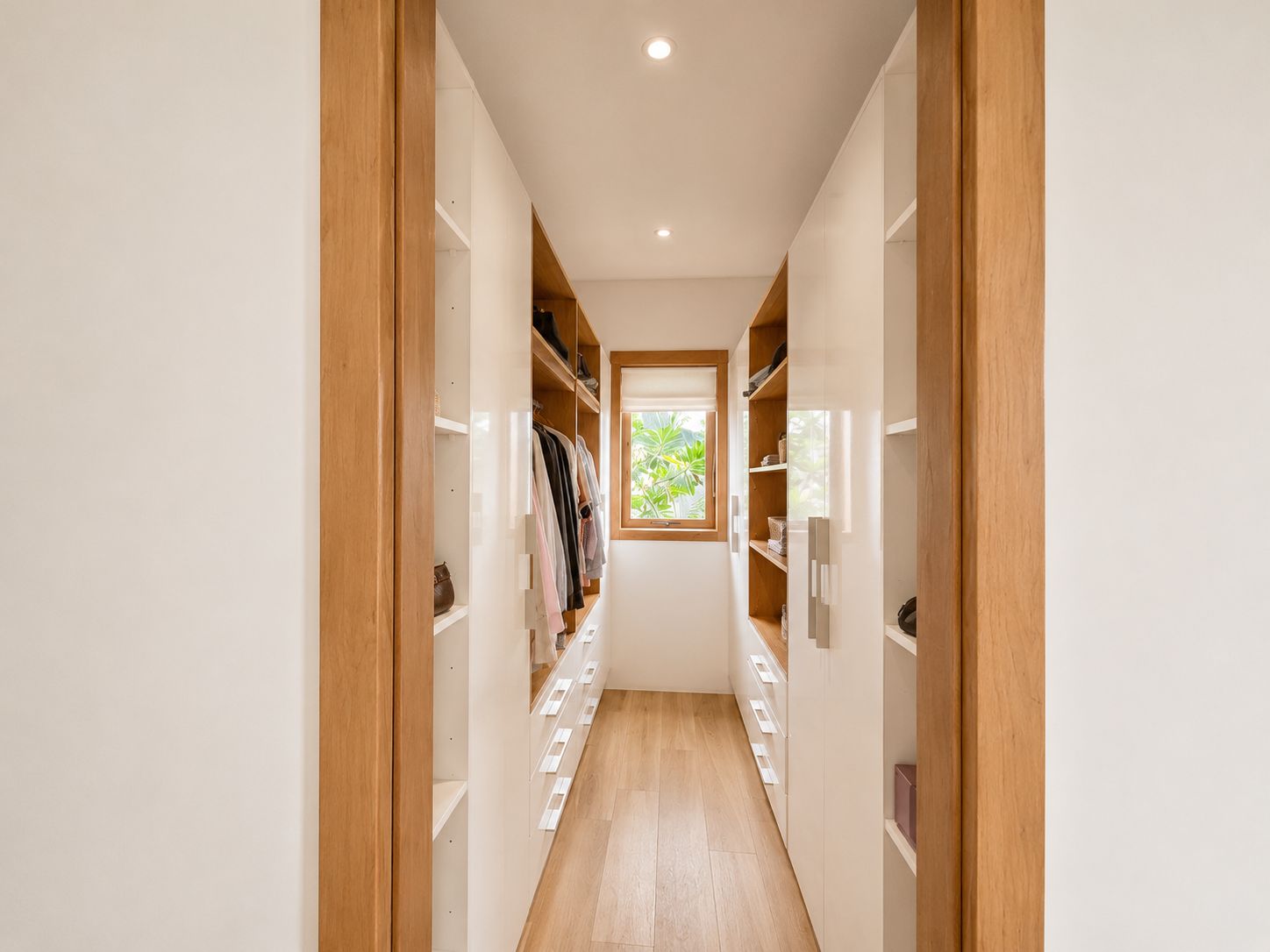Master walk-in robe